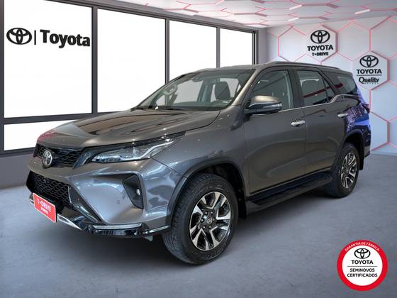 TOYOTA HILUX SW4 2.8 D-4D TURBO DIESEL SRX PLATINUM 4X4 AUTOMÁTICO TOYOTA HILUX SW4 2.8 D-4D TURBO DIESEL SRX PLATINUM 4X4 AUTOMÁTICO